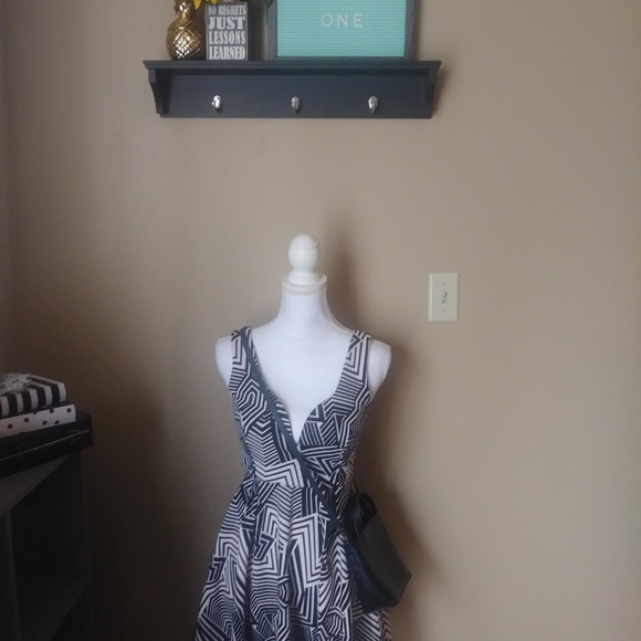 Cute Shasa Geometric Dress - Picture 2 of 6